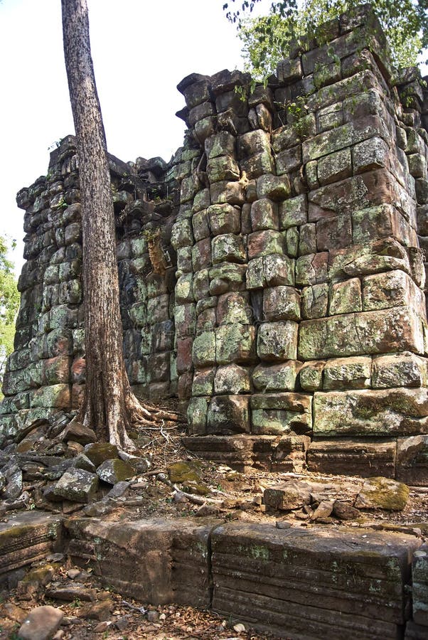 https://mdw-travel-data-us-east-1.s3.amazonaws.com/img/country/Cambodia/Prasat-Thneng/img_02.jpg