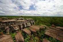 https://mdw-travel-data-us-east-1.s3.amazonaws.com/img/country/Cambodia/Prasat-Thom/img_02.jpg