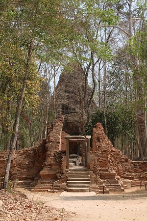 https://mdw-travel-data-us-east-1.s3.amazonaws.com/img/country/Cambodia/Prasat-Yeai-Poeun/img_02.jpg