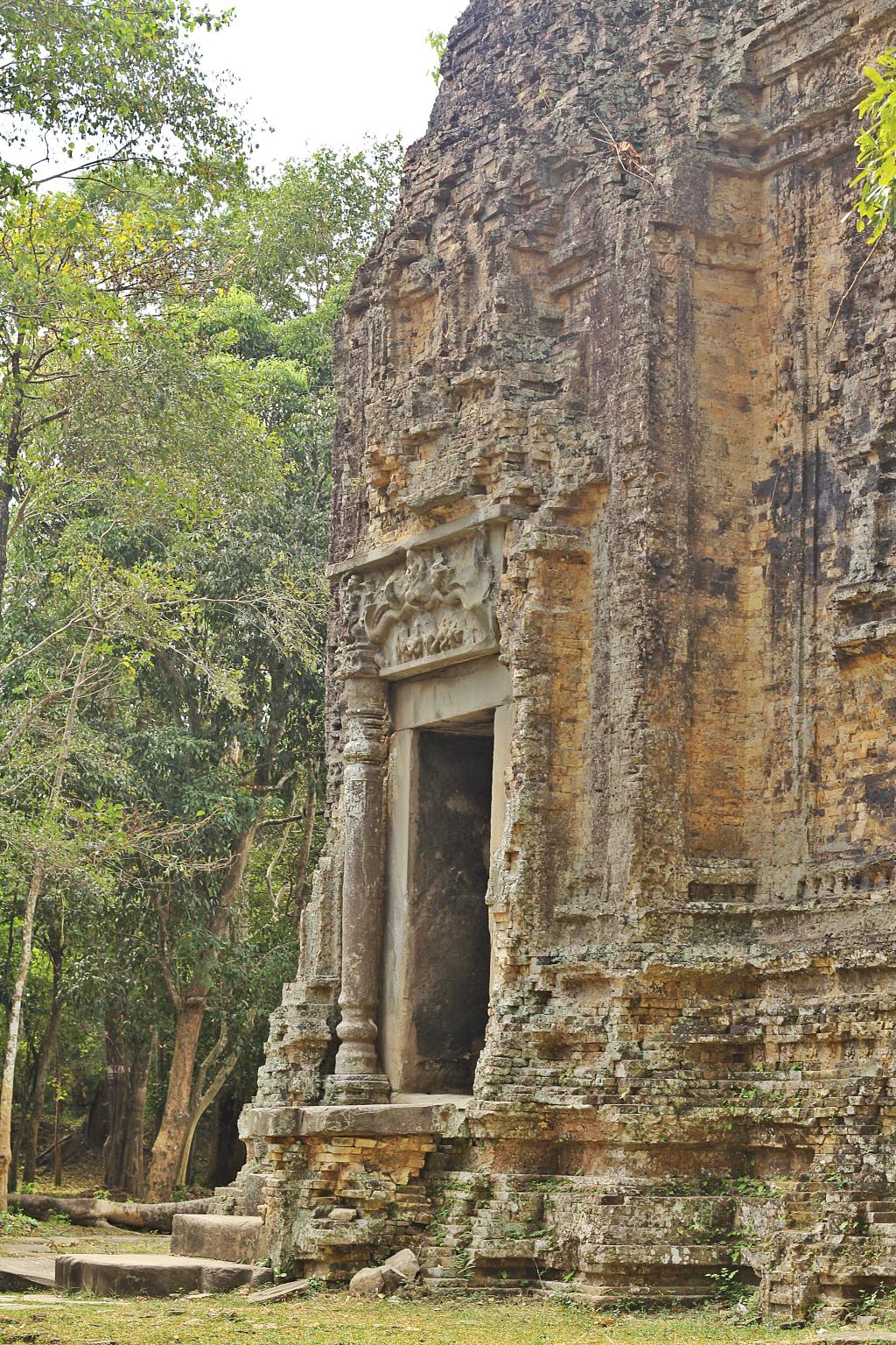 https://mdw-travel-data-us-east-1.s3.amazonaws.com/img/country/Cambodia/Prasat-Yeai-Poeun/img_03.jpg
