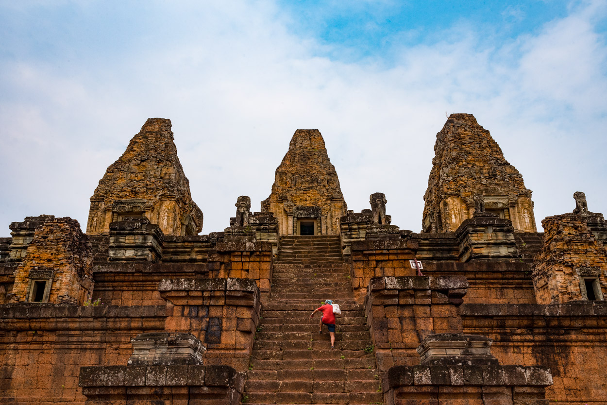 https://mdw-travel-data-us-east-1.s3.amazonaws.com/img/country/Cambodia/Pre-Rup/img_01.jpg