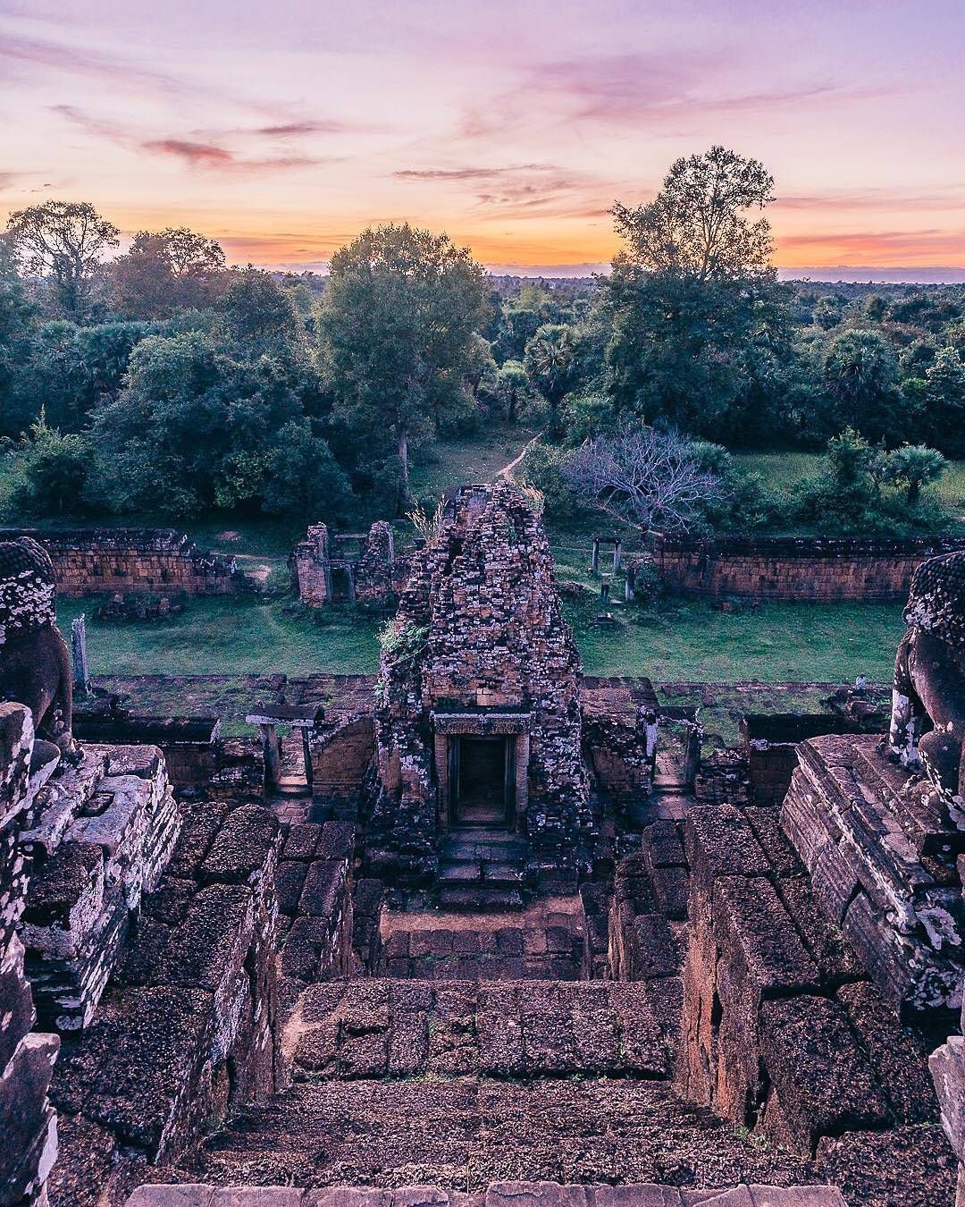 https://mdw-travel-data-us-east-1.s3.amazonaws.com/img/country/Cambodia/Pre-Rup/img_02.jpg