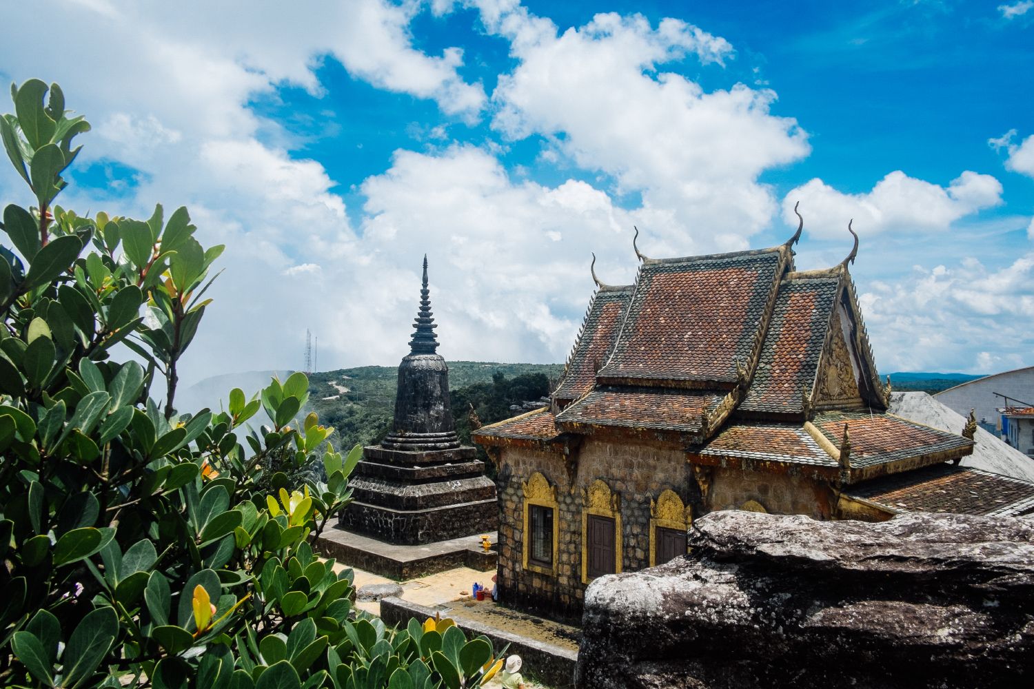 https://mdw-travel-data-us-east-1.s3.amazonaws.com/img/country/Cambodia/Preah-Monivong-National-Park/img_01.jpg