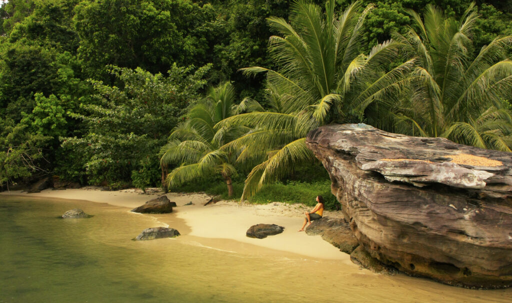 https://mdw-travel-data-us-east-1.s3.amazonaws.com/img/country/Cambodia/Prey-Thom-Beach/img_02.jpg