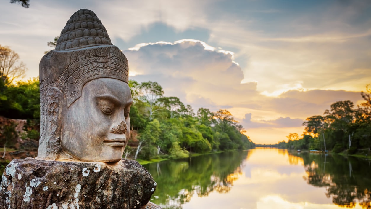 https://mdw-travel-data-us-east-1.s3.amazonaws.com/img/country/Cambodia/Rocky-Cafe/img_04.jpg