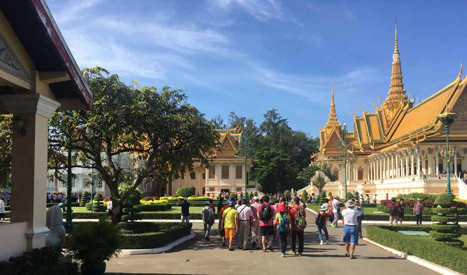 https://mdw-travel-data-us-east-1.s3.amazonaws.com/img/country/Cambodia/Royal-Palace/img_01.jpg