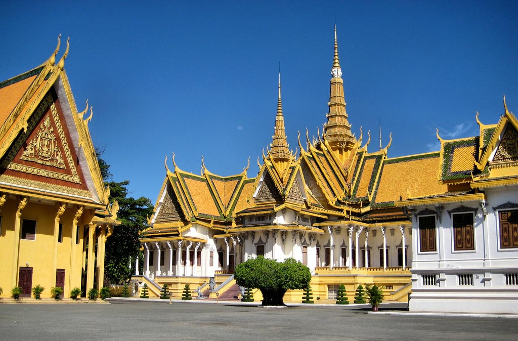 https://mdw-travel-data-us-east-1.s3.amazonaws.com/img/country/Cambodia/Royal-Palace/img_02.jpg