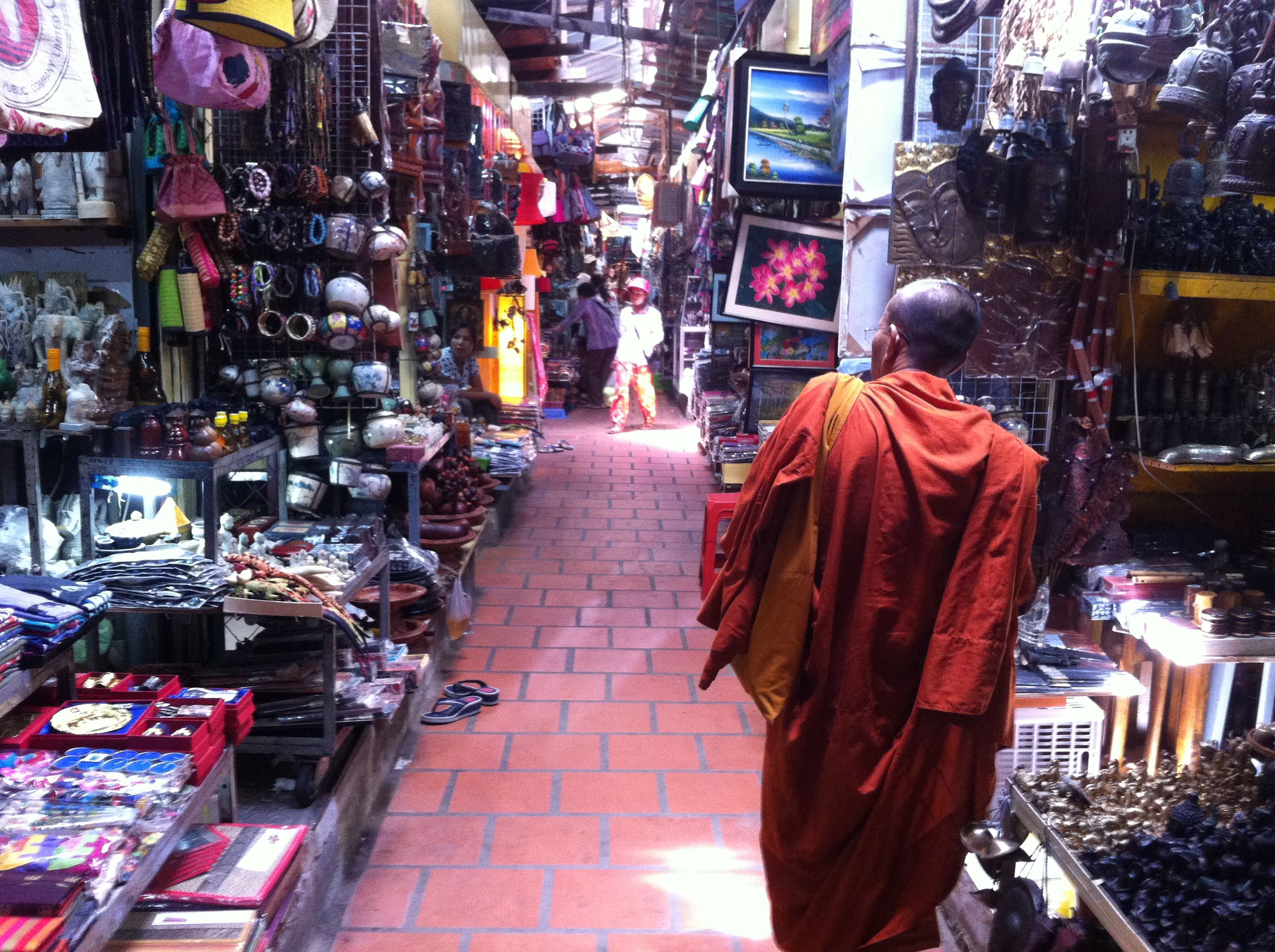 https://mdw-travel-data-us-east-1.s3.amazonaws.com/img/country/Cambodia/Russian-Market/img_01.jpg