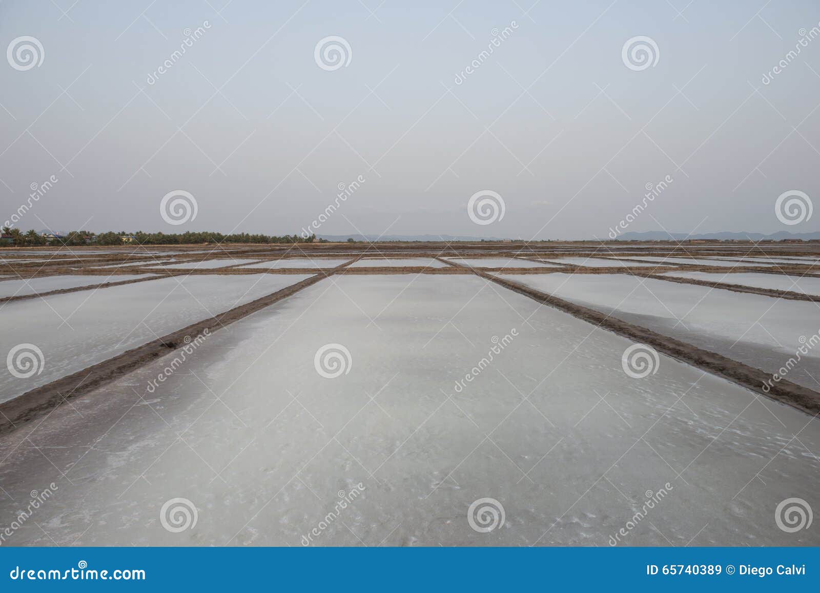 https://mdw-travel-data-us-east-1.s3.amazonaws.com/img/country/Cambodia/Salt-Fields-of-Kampot/img_02.jpg