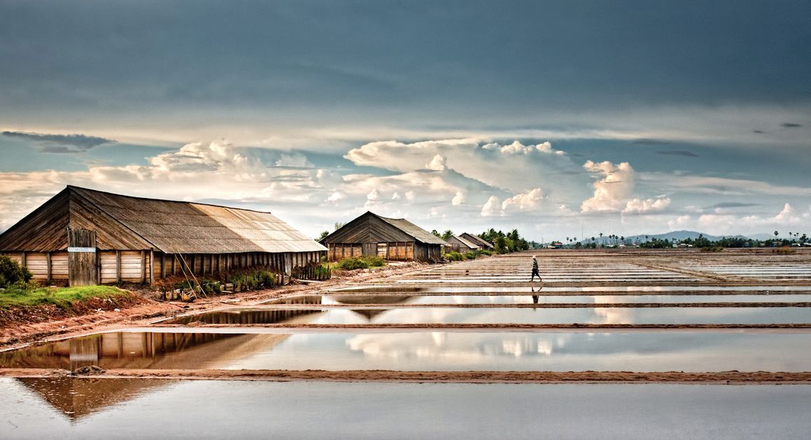 https://mdw-travel-data-us-east-1.s3.amazonaws.com/img/country/Cambodia/Salt-Fields-of-Kep/img_03.jpg