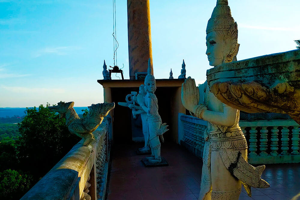 https://mdw-travel-data-us-east-1.s3.amazonaws.com/img/country/Cambodia/Samathi-Pagoda/img_01.jpg