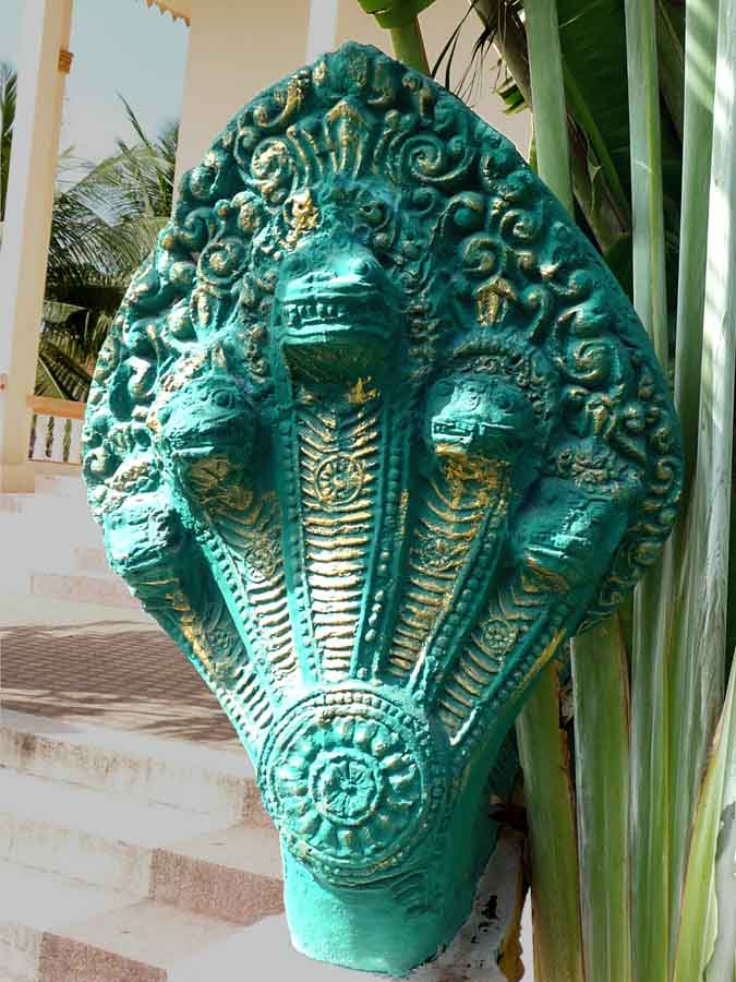 https://mdw-travel-data-us-east-1.s3.amazonaws.com/img/country/Cambodia/Seven-Headed-Nagas/img_01.jpg