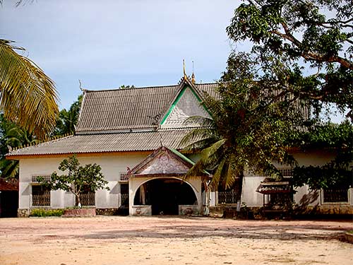 https://mdw-travel-data-us-east-1.s3.amazonaws.com/img/country/Cambodia/Sihanoukville-Reclining-Buddha/img_03.jpg