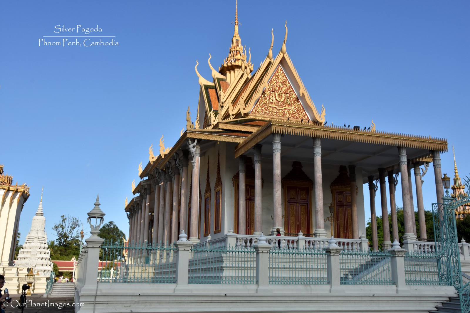 https://mdw-travel-data-us-east-1.s3.amazonaws.com/img/country/Cambodia/Silver-Pagoda/img_01.jpg