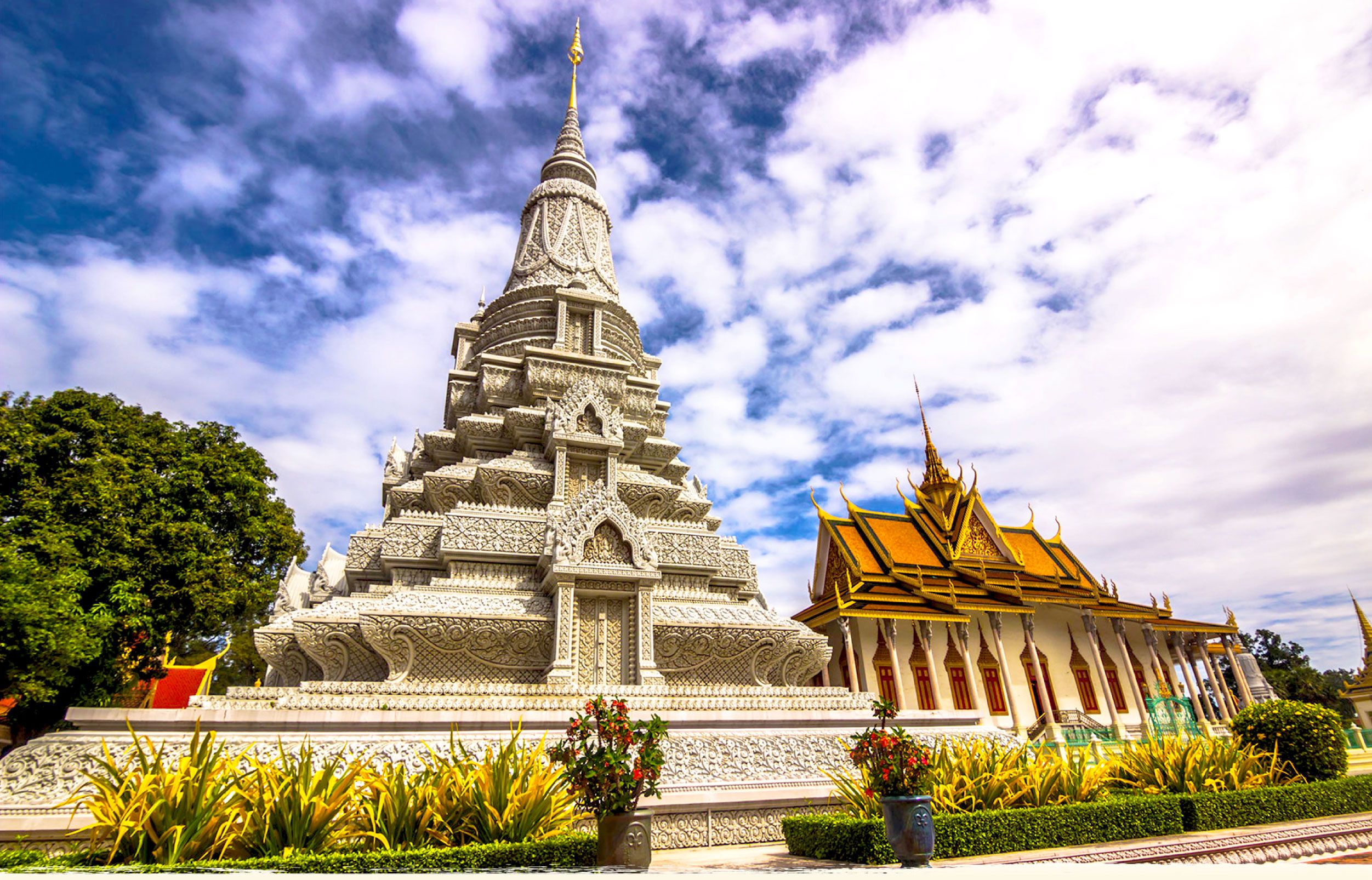https://mdw-travel-data-us-east-1.s3.amazonaws.com/img/country/Cambodia/Silver-Pagoda/img_04.jpg