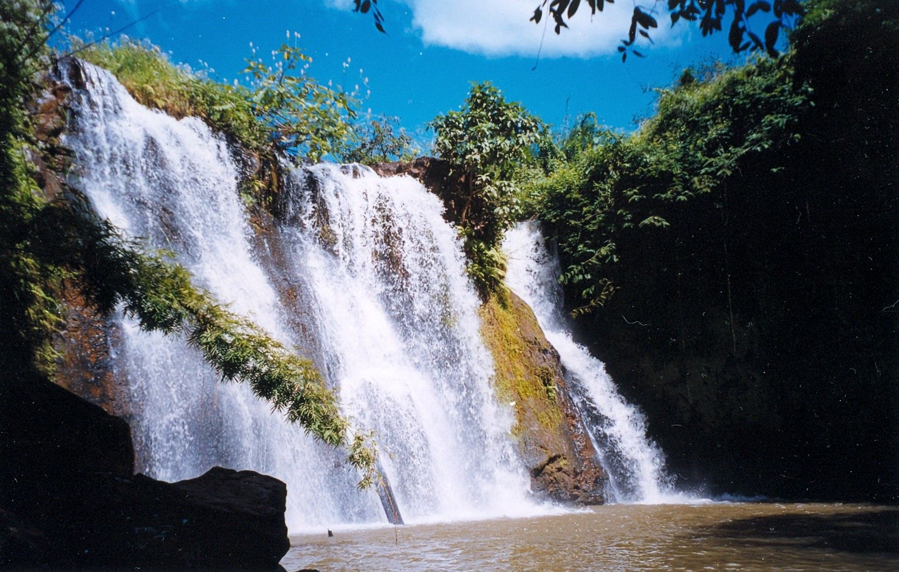 https://mdw-travel-data-us-east-1.s3.amazonaws.com/img/country/Cambodia/Sok-San-Waterfall/img_01.jpg