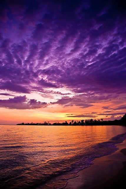 https://mdw-travel-data-us-east-1.s3.amazonaws.com/img/country/Cambodia/Sunset-Beach/img_01.jpg