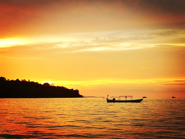 https://mdw-travel-data-us-east-1.s3.amazonaws.com/img/country/Cambodia/Sunset-Beach/img_02.jpg