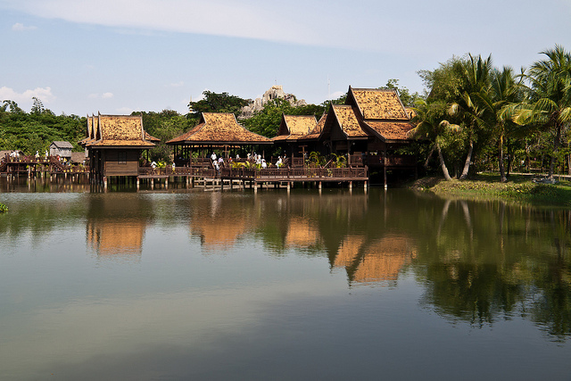 https://mdw-travel-data-us-east-1.s3.amazonaws.com/img/country/Cambodia/Suorial-Village/img_03.jpg