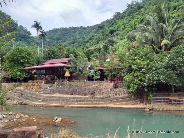 https://mdw-travel-data-us-east-1.s3.amazonaws.com/img/country/Cambodia/Teuk-Chhouu-Waterfall/img_03.jpg