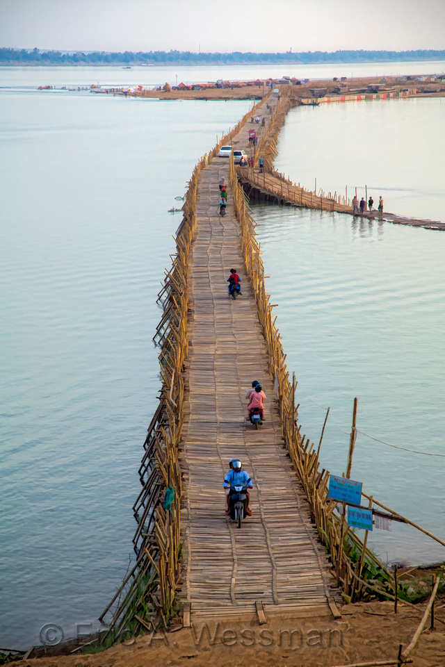https://mdw-travel-data-us-east-1.s3.amazonaws.com/img/country/Cambodia/The-Bamboo-Bridge/img_02.jpg
