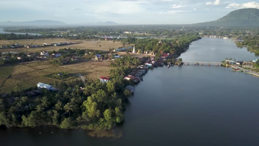 https://mdw-travel-data-us-east-1.s3.amazonaws.com/img/country/Cambodia/The-Traditional-Fishing-Town/img_00.jpg