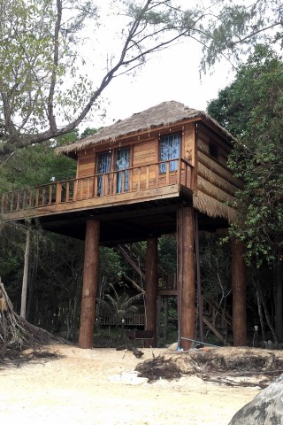 https://mdw-travel-data-us-east-1.s3.amazonaws.com/img/country/Cambodia/Treehouse-Bungalows/img_02.jpg