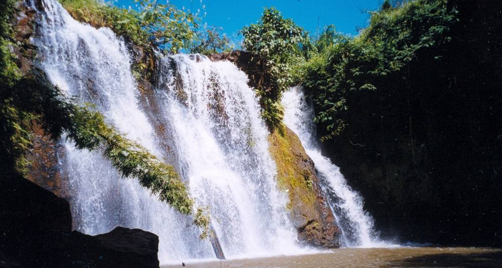 https://mdw-travel-data-us-east-1.s3.amazonaws.com/img/country/Cambodia/Veal-Achaut-Waterfall/img_02.jpg