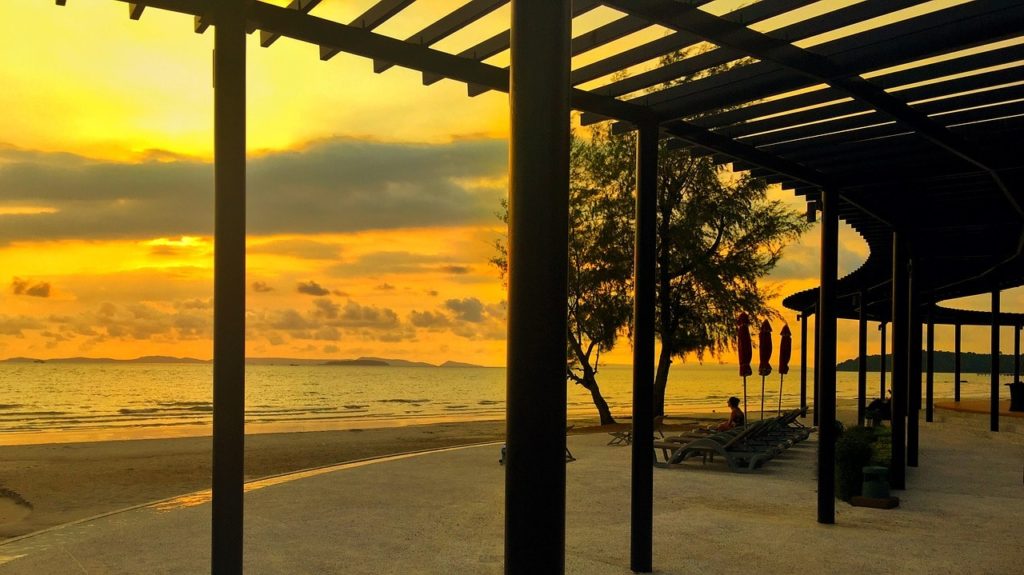 https://mdw-travel-data-us-east-1.s3.amazonaws.com/img/country/Cambodia/Victory-Beach/img_03.jpg