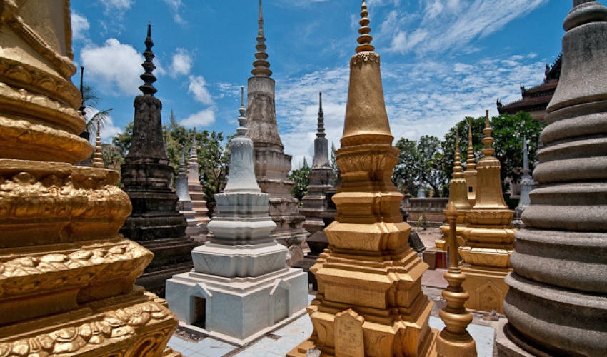 https://mdw-travel-data-us-east-1.s3.amazonaws.com/img/country/Cambodia/Wat-Bo/img_03.jpg