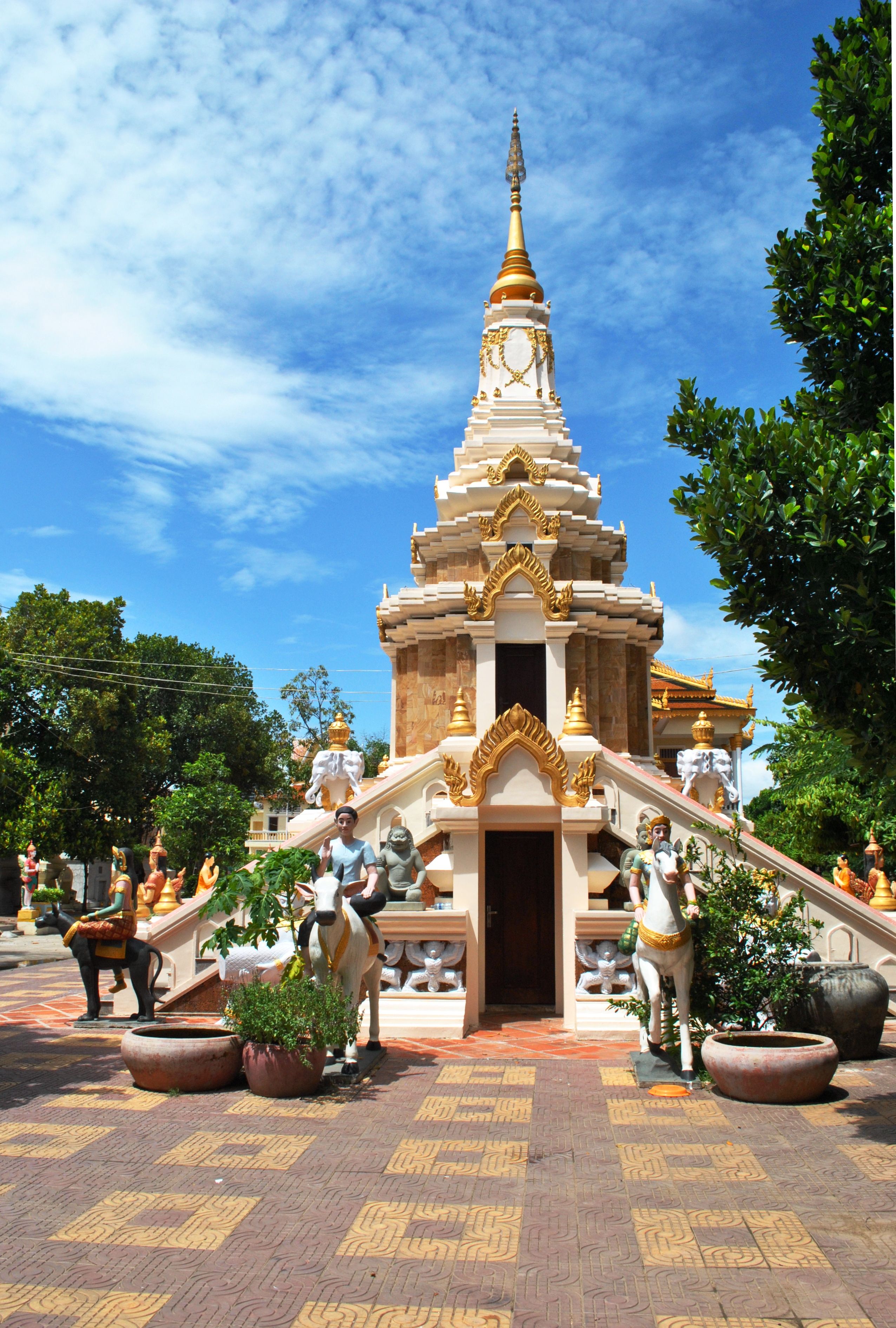 https://mdw-travel-data-us-east-1.s3.amazonaws.com/img/country/Cambodia/Wat-Botum-Park/img_01.jpg