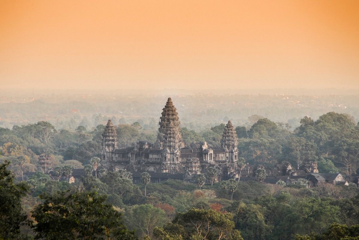 https://mdw-travel-data-us-east-1.s3.amazonaws.com/img/country/Cambodia/Wat-Domra-Setey/img_04.jpg