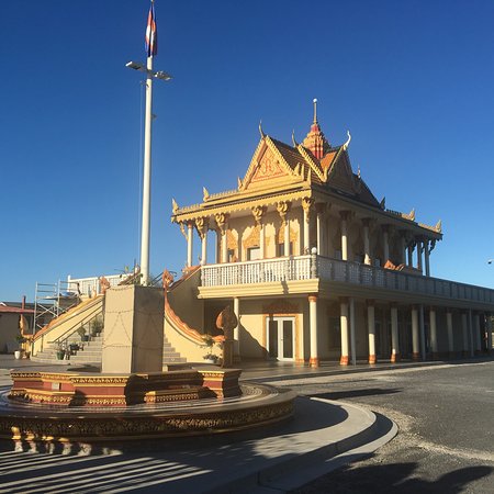 https://mdw-travel-data-us-east-1.s3.amazonaws.com/img/country/Cambodia/Wat-Kampheng-Temple/img_02.jpg