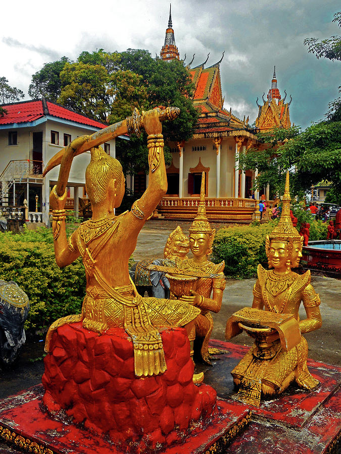 https://mdw-travel-data-us-east-1.s3.amazonaws.com/img/country/Cambodia/Wat-Krom-Temple/img_04.jpg