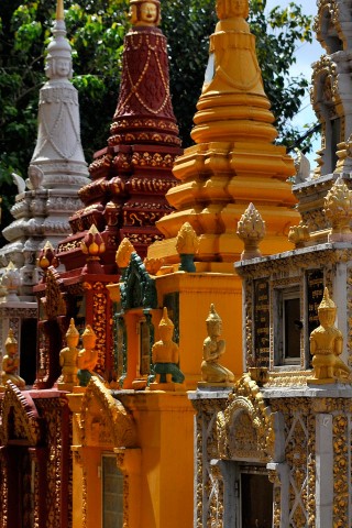 https://mdw-travel-data-us-east-1.s3.amazonaws.com/img/country/Cambodia/Wat-Langka/img_02.jpg