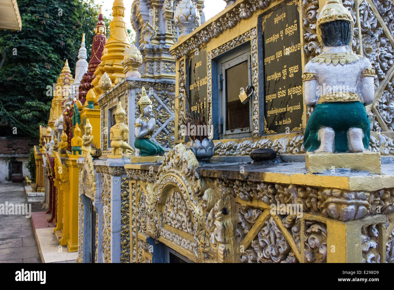 https://mdw-travel-data-us-east-1.s3.amazonaws.com/img/country/Cambodia/Wat-Langka/img_05.jpg