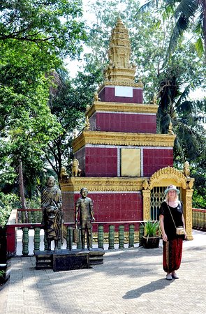 https://mdw-travel-data-us-east-1.s3.amazonaws.com/img/country/Cambodia/Wat-Leu-Temple/img_03.jpg