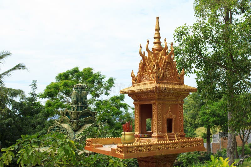 https://mdw-travel-data-us-east-1.s3.amazonaws.com/img/country/Cambodia/Wat-Leu/img_04.jpg