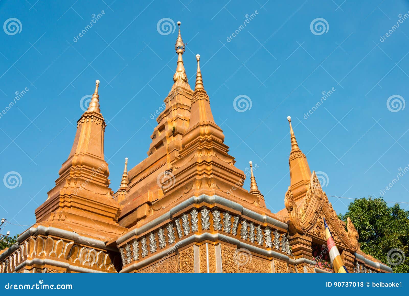 https://mdw-travel-data-us-east-1.s3.amazonaws.com/img/country/Cambodia/Wat-Ounalom/img_03.jpg