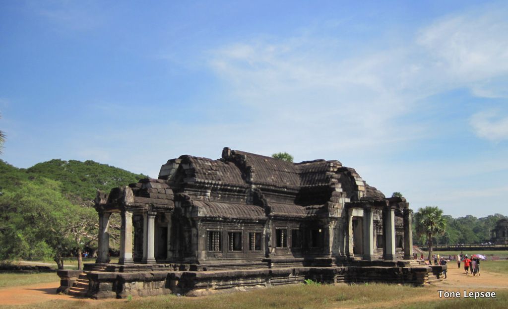 https://mdw-travel-data-us-east-1.s3.amazonaws.com/img/country/Cambodia/Wat-Pai-Reh-Rean/img_03.jpg