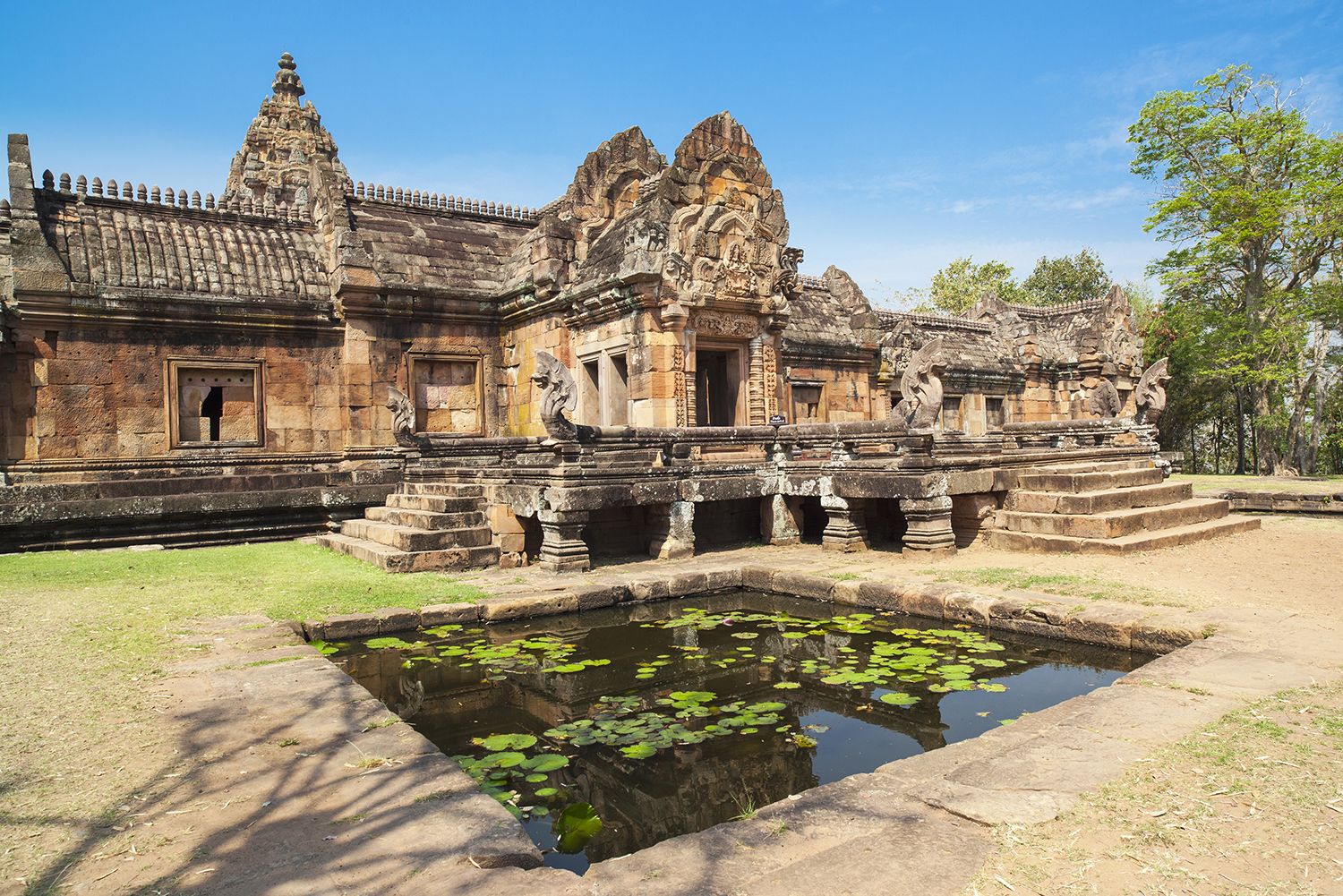 https://mdw-travel-data-us-east-1.s3.amazonaws.com/img/country/Cambodia/Wat-Prasat-Phum-Prasat/img_03.jpg