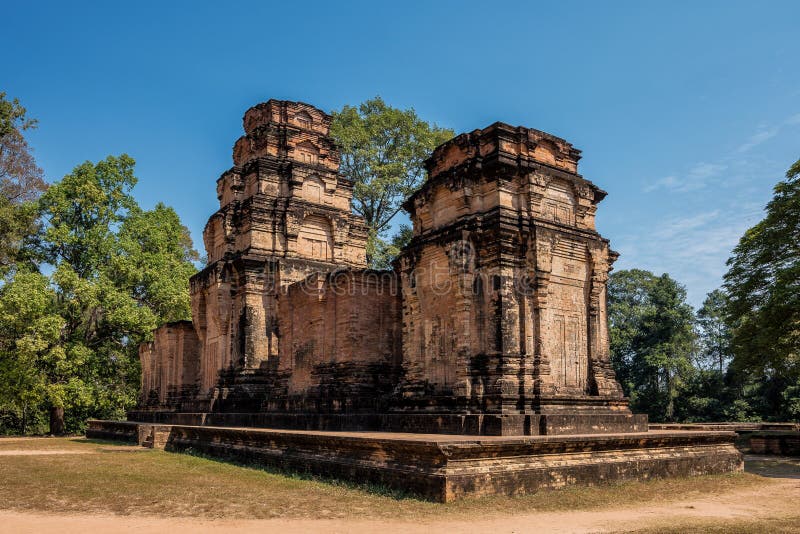 https://mdw-travel-data-us-east-1.s3.amazonaws.com/img/country/Cambodia/Wat-Prasat-Phum-Prasat/img_04.jpg