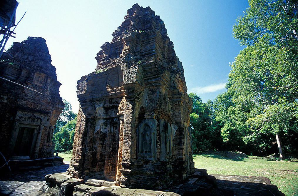 https://mdw-travel-data-us-east-1.s3.amazonaws.com/img/country/Cambodia/Wat-Preah-Keo/img_04.jpg