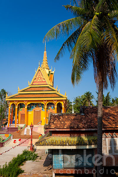 https://mdw-travel-data-us-east-1.s3.amazonaws.com/img/country/Cambodia/Wat-Roka-Kandal/img_02.jpg