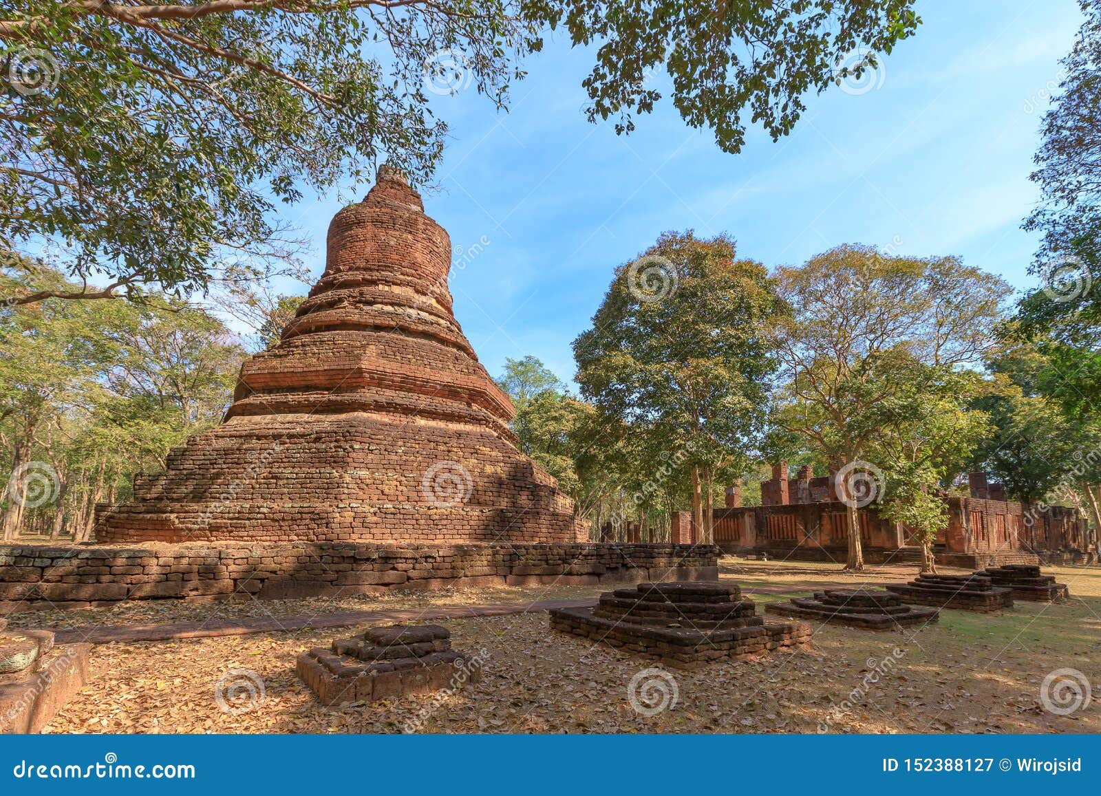 https://mdw-travel-data-us-east-1.s3.amazonaws.com/img/country/Cambodia/Wat-Samathi-Pagoda/img_04.jpg