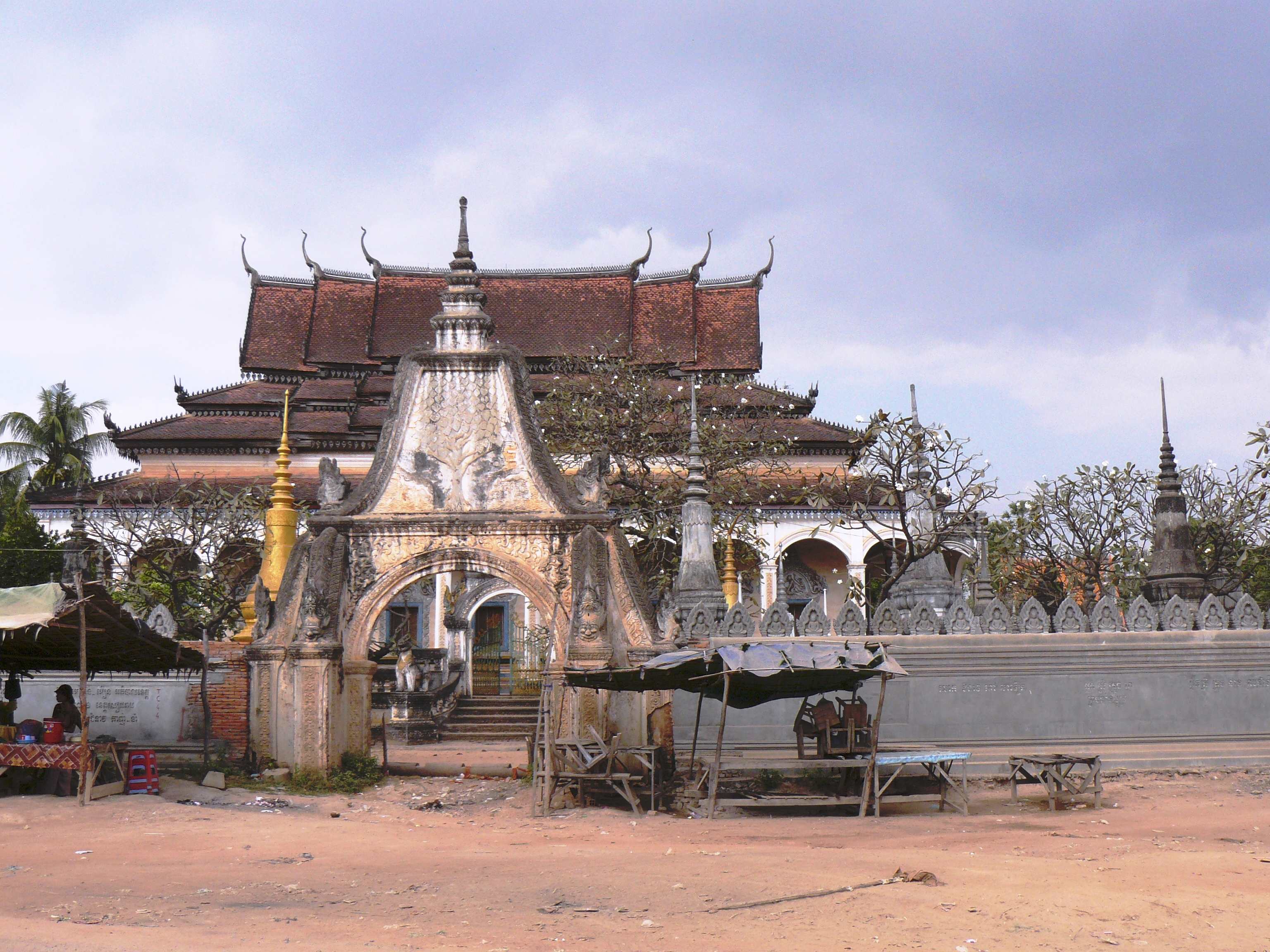 https://mdw-travel-data-us-east-1.s3.amazonaws.com/img/country/Cambodia/Wat-Sarsar-Mouy-Rouck/img_02.jpg
