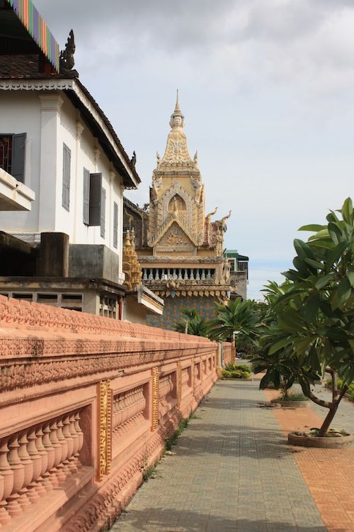 https://mdw-travel-data-us-east-1.s3.amazonaws.com/img/country/Cambodia/Wat-Tahm-Reach-Boj-Temple/img_03.jpg