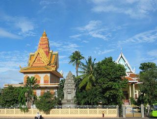 https://mdw-travel-data-us-east-1.s3.amazonaws.com/img/country/Cambodia/Wat-Tahmraing-pagoda/img_00.jpg