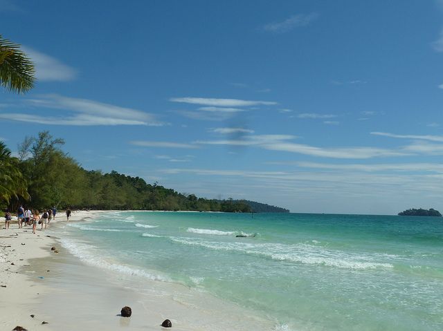 https://mdw-travel-data-us-east-1.s3.amazonaws.com/img/country/Cambodia/Windy-Beach/img_04.jpg
