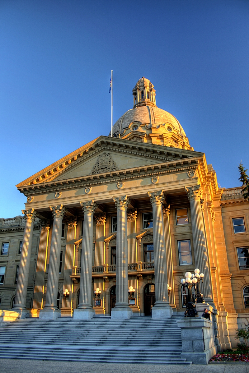 https://mdw-travel-data-us-east-1.s3.amazonaws.com/img/country/Canada/Alberta-Legislature-Building/img_00.jpg